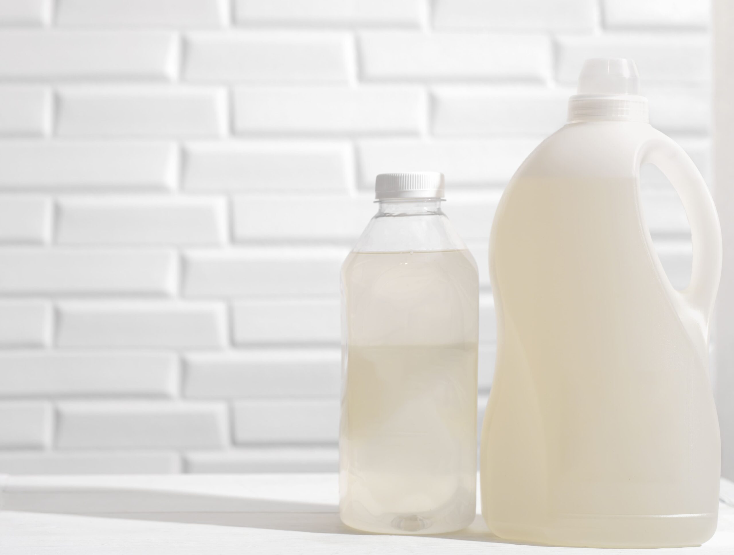 Vinaigre blanc dilué pour nettoyage de vitres