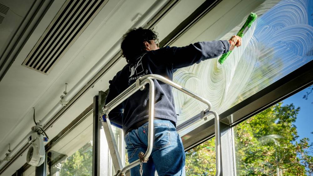 laveur-vitres-vitrissimo-plateforme-garde-corps